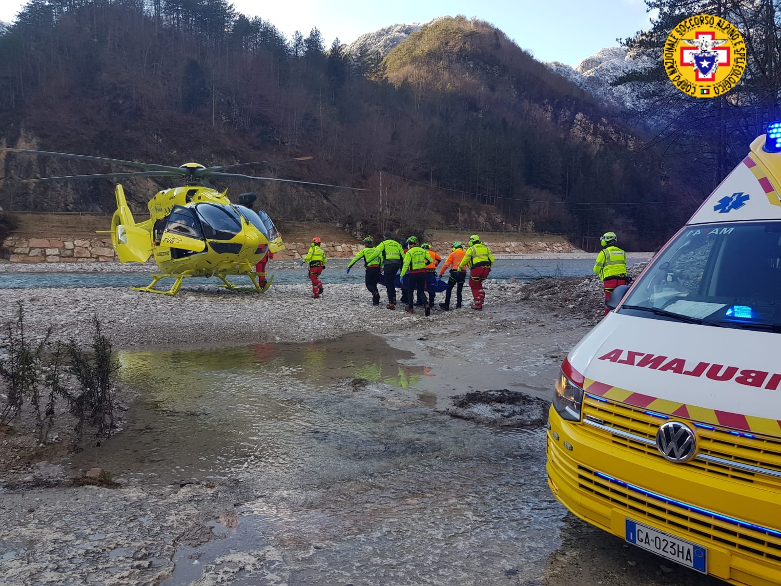 Si tuffa nel lago e non riemerge, morto 24enne statunitense